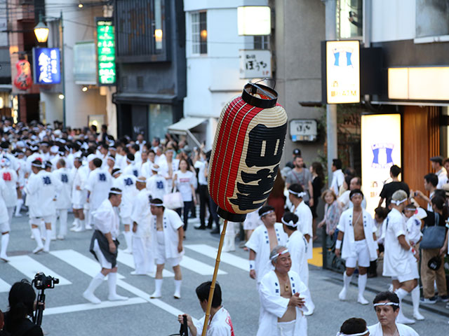 さきぞう花見小路ビル前
