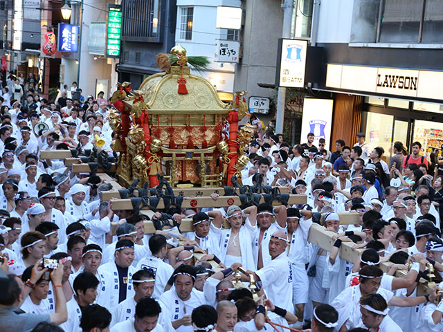 さきぞう花見小路ビル前