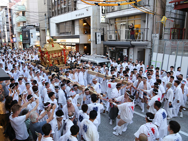 さきぞう花見小路ビル前