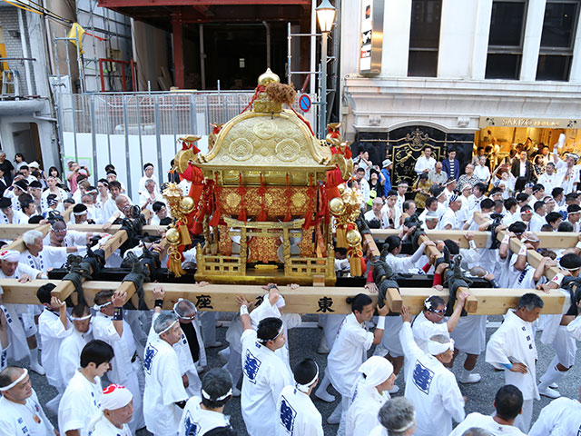 さきぞう花見小路ビル前